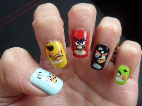 Nail art multicolor di Angry Birds