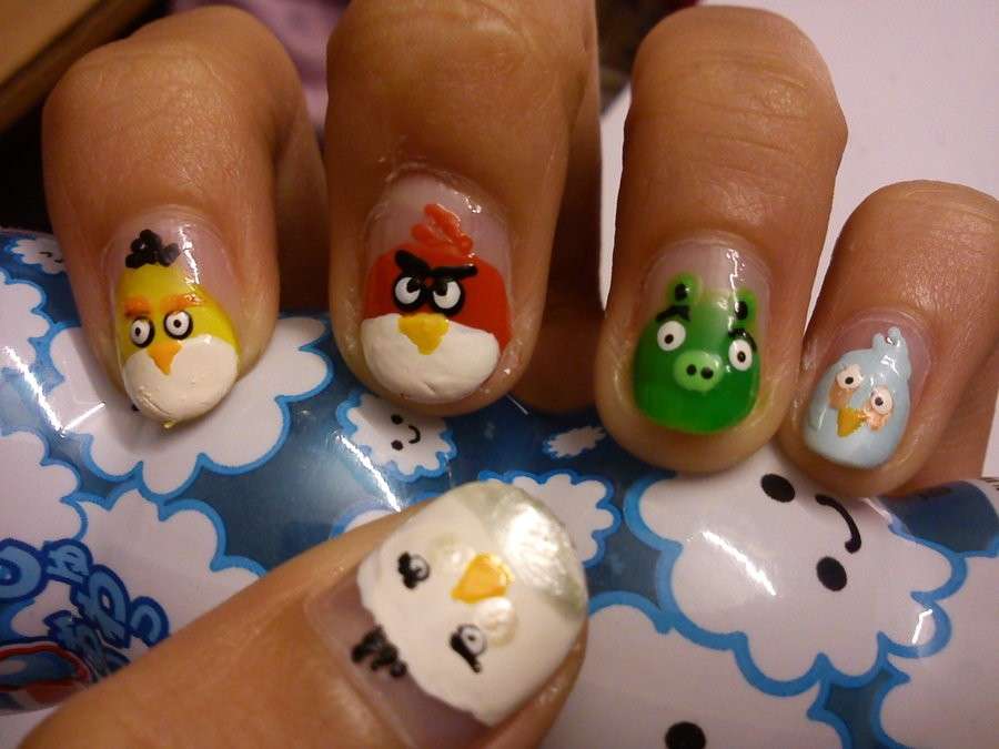 Simpatica nail art di Angry Birds