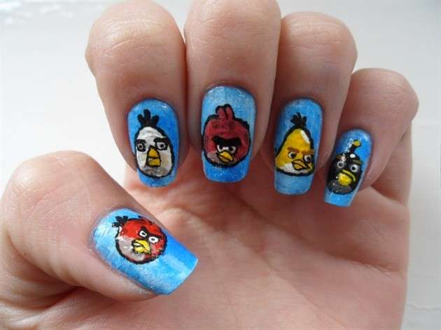 Smalto celeste e nail art di Angry Birds