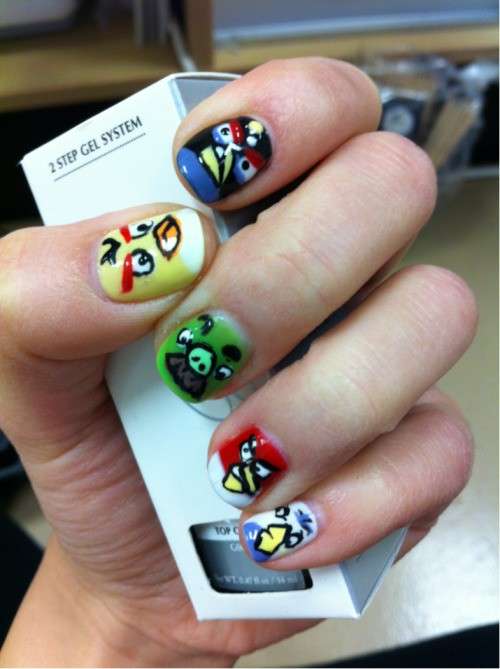 Una nail art di Angry Birds