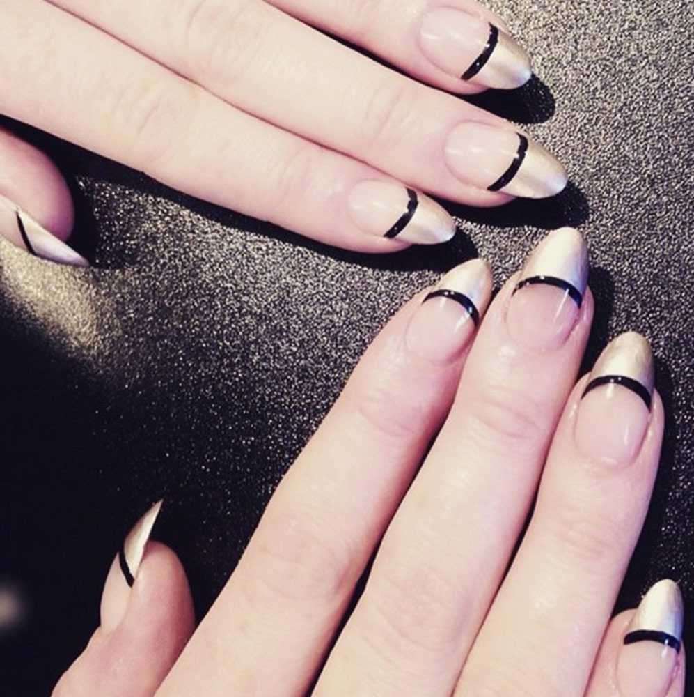 French manicure di Jessie J