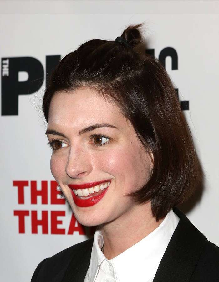 L'half bun di Anne Hathaway