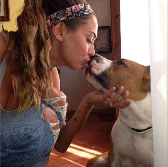 Melissa Satta e il suo cane