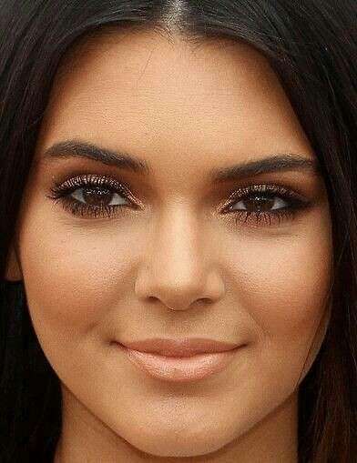 Kendall Jenner make up brillante