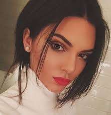 Kendall Jenner su Instagram con rossetto