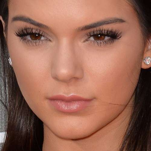 Kendall Jenner mascara make up