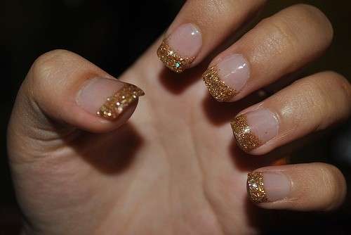 French manicure gold con glitter