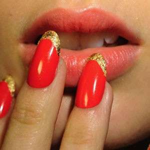 Gold french manicure con smalto rosso