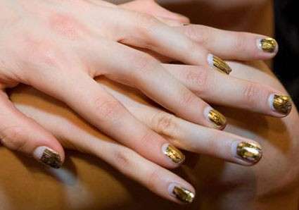 Particolare french manicure oro