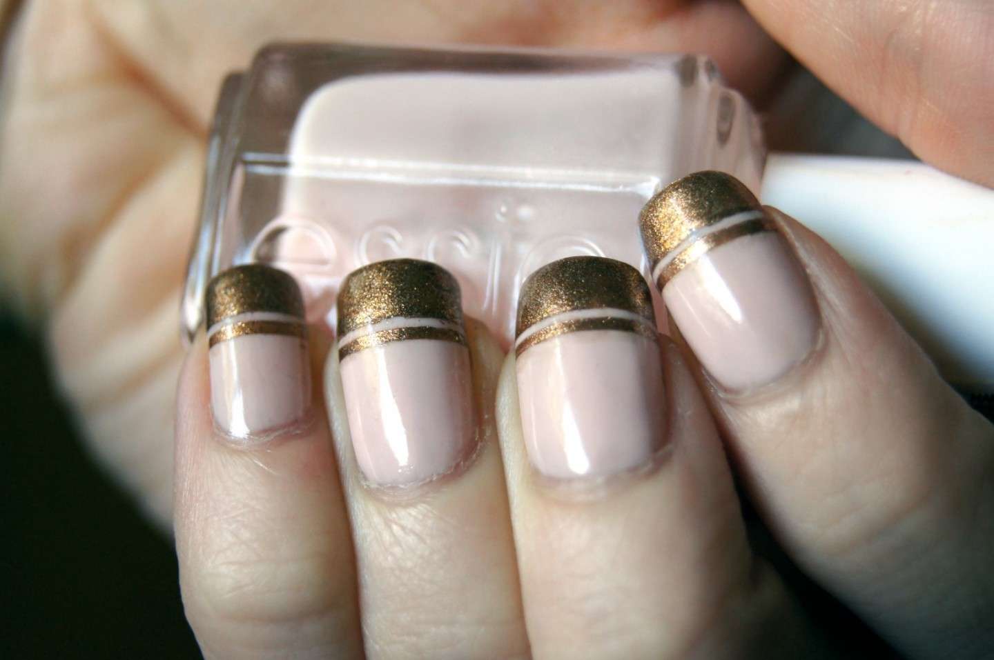 Particolare gold french manicure