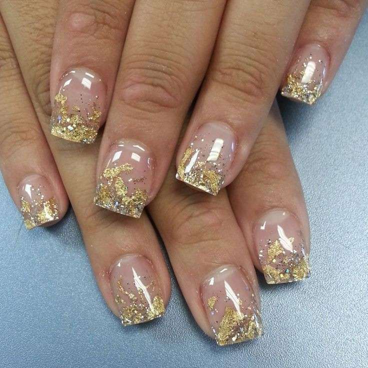 Smalto trasparente e french manicure oro