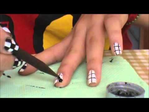 Come fare la nail art a quadretti