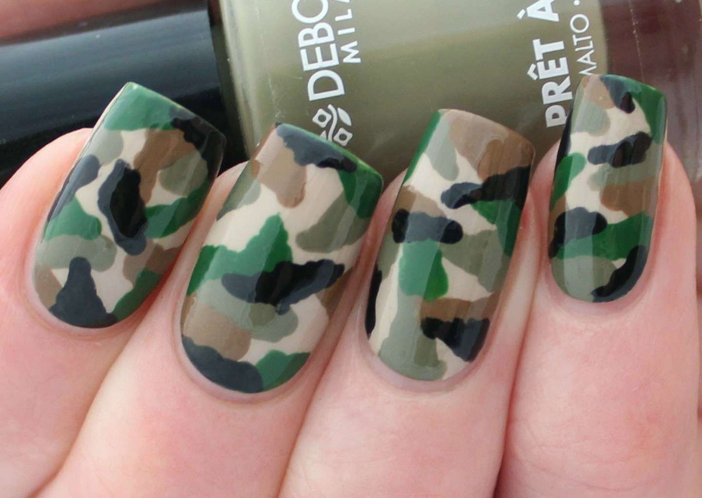 Classica nail art camouflage