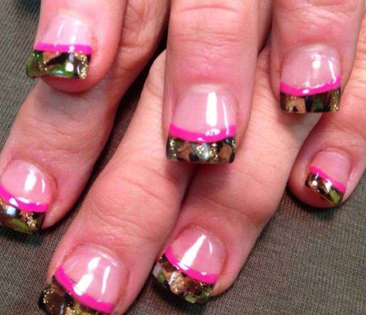 French manicure camouflage con dettagli rosa