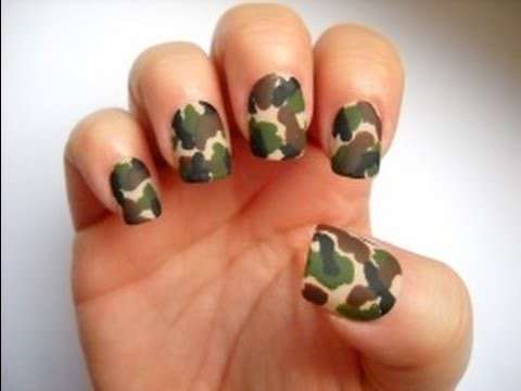 La nail art camouflage