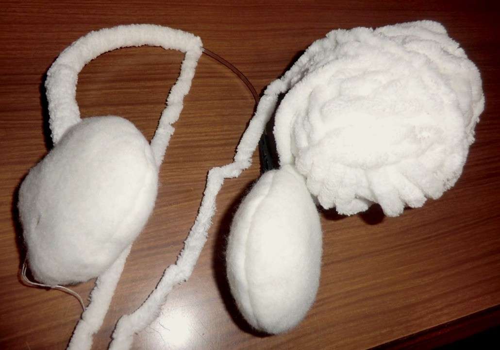 Paraorecchie con lana pelosa