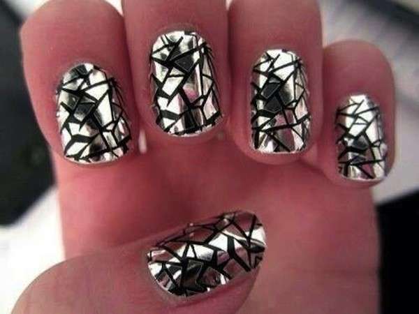 Glass nail art nera e argentata