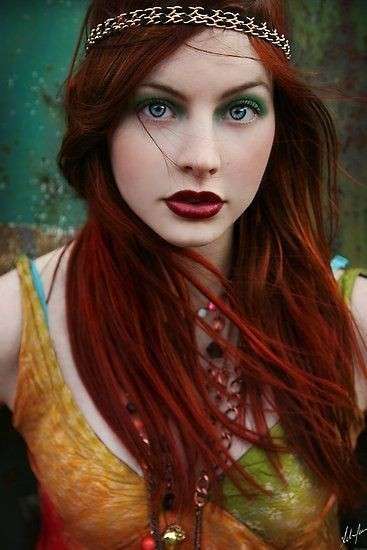 Trucco hippie per capelli rossi