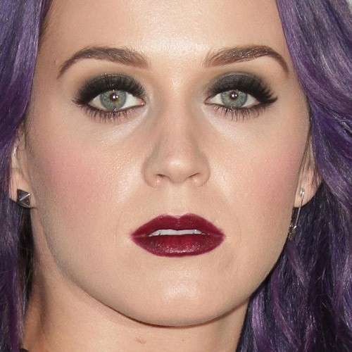 Katy Perry con rossetto bordeaux