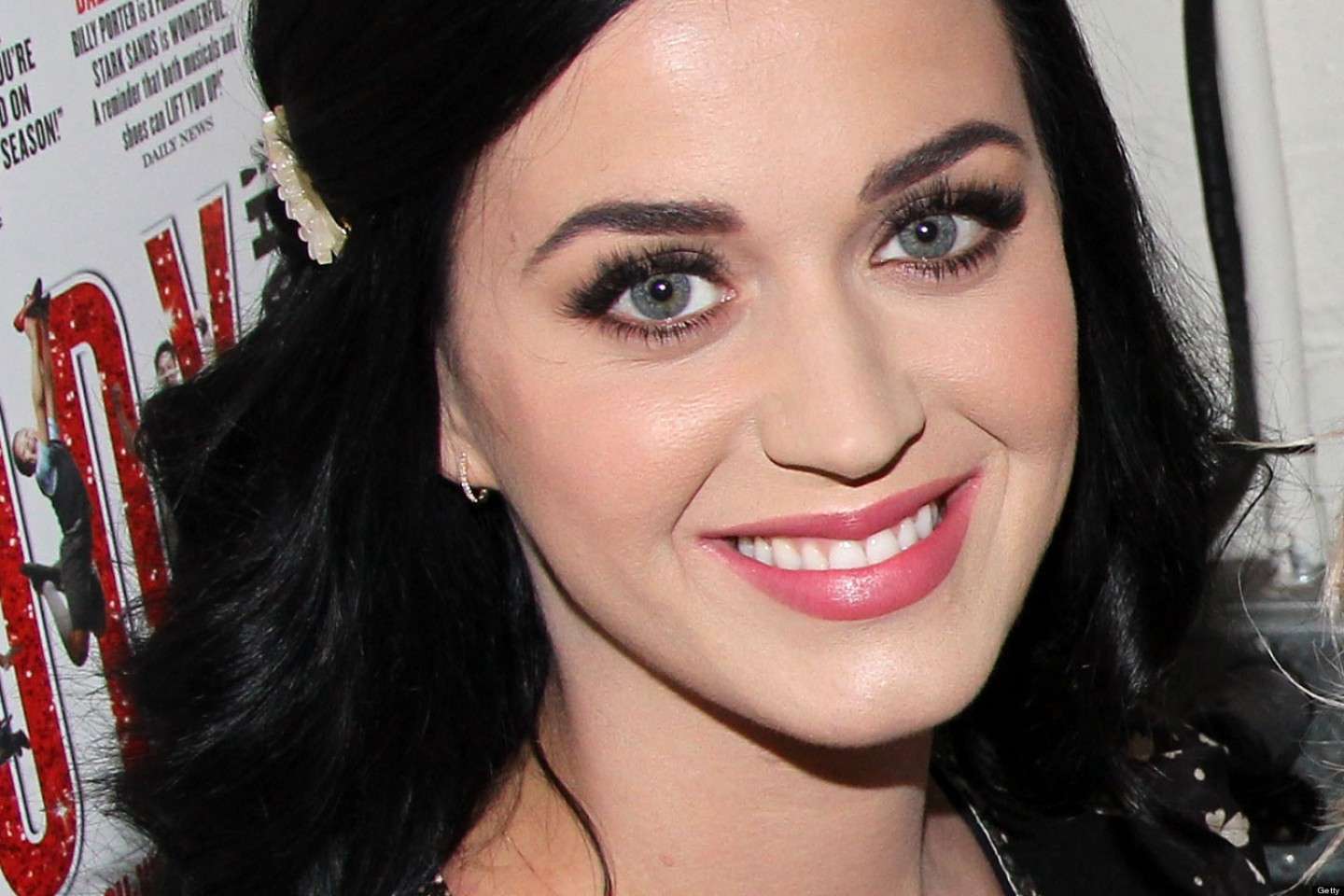 Katy Perry mette in risalto gli occhi celesti