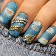 Manicure effetto ripped jeans