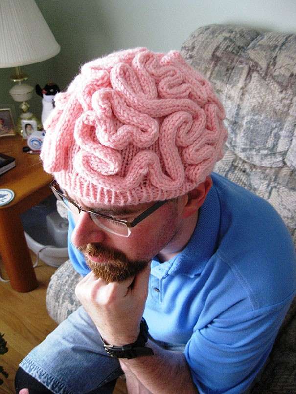 Cappello a forma di cervello
