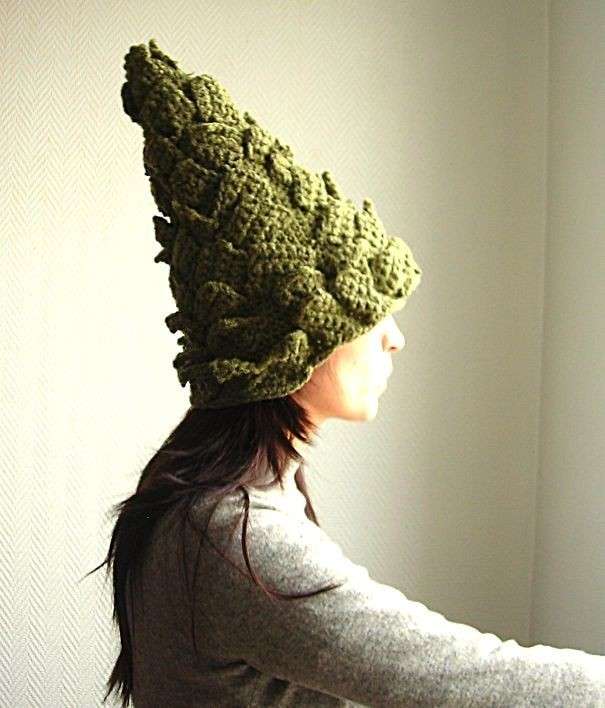 Cappello a forma di pino 