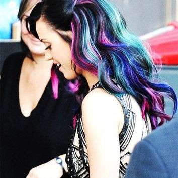 Katy Perry con i secret rainbow hair