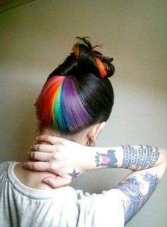 La moda dei secret rainbow hair