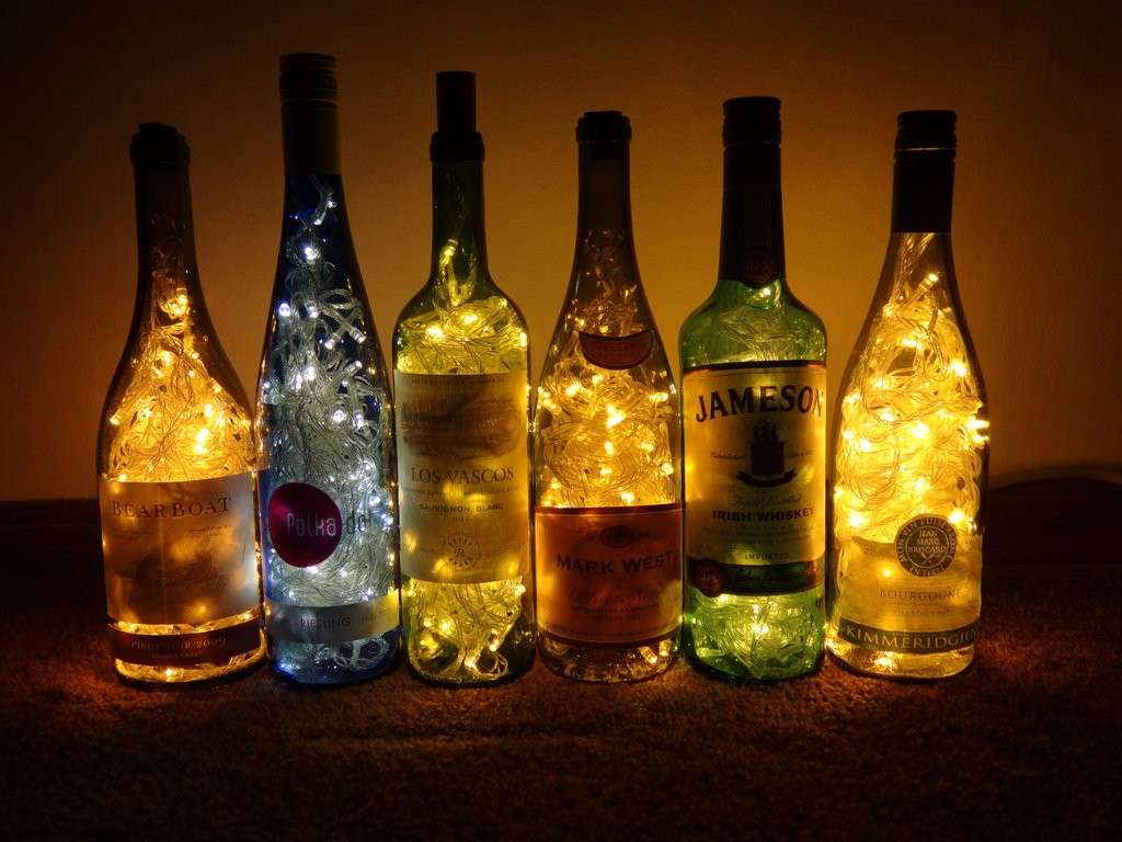 Bottiglie usate come lampade fai da te