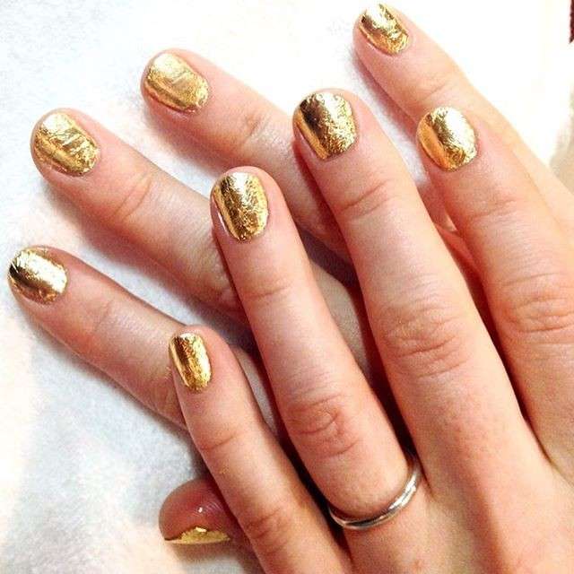Nail art oro di Alicia Torello