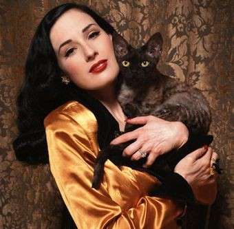 Dita Von Teese col suo gatto