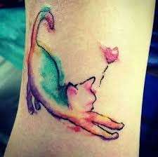 Tatuaggio con gatto colorato