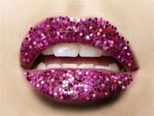 Labbra con glitter viola