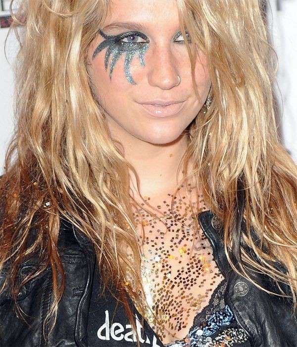 Kesha con make up esagerato