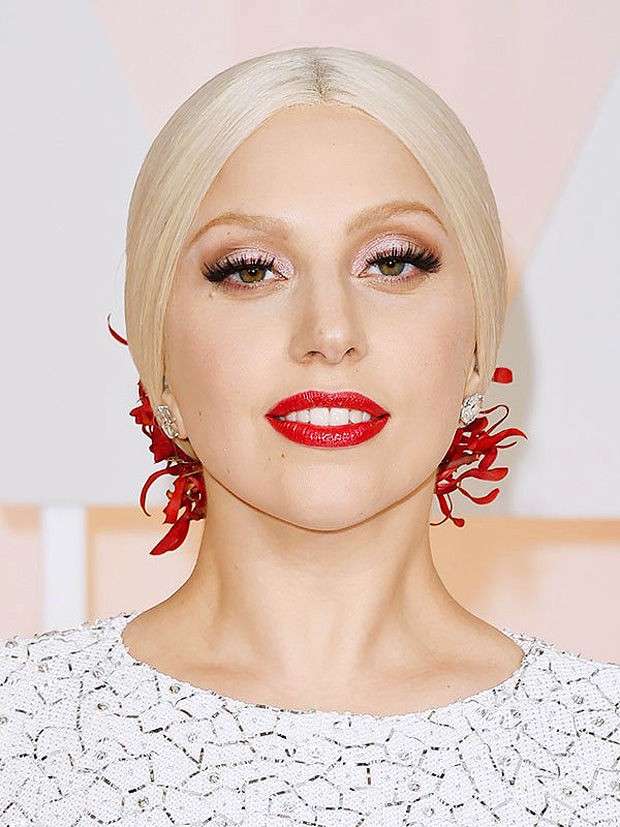 Lady Gaga con makeup elegante