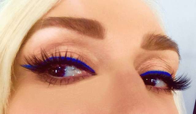 Eyeliner blu elettrico