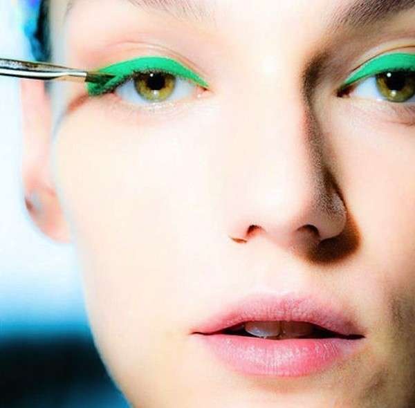 Eyeliner verde per la primavera 2016