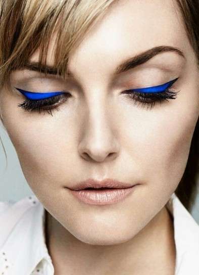 Particolare eyeliner blu elettrico