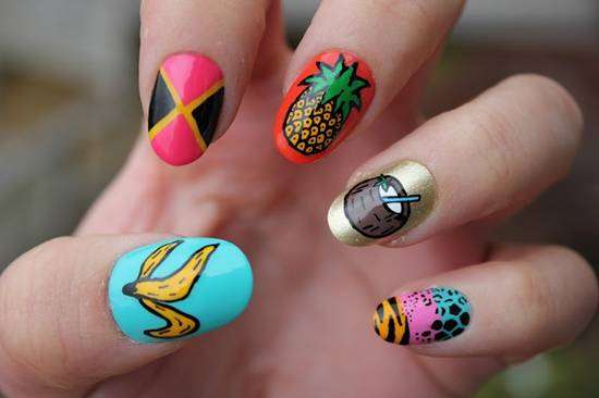 Frutti e decorazioni sulle unghie