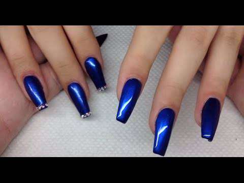 Coffin nail art blu elettrico