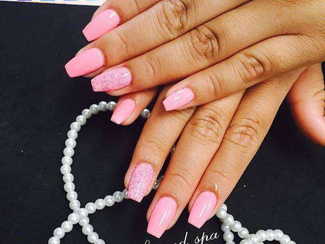 Coffin nail art rosa