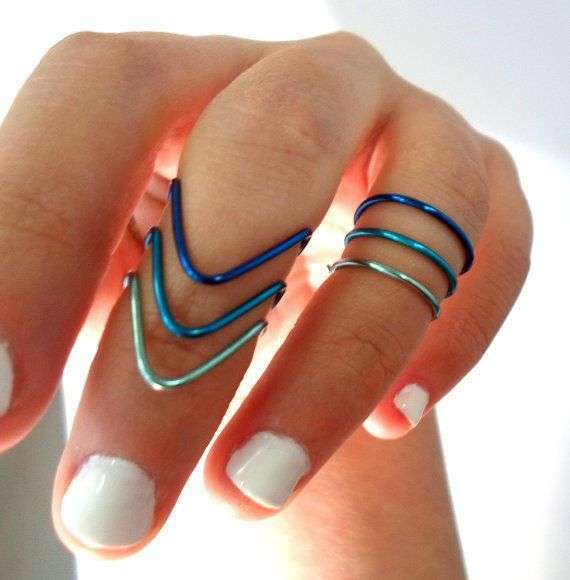 Knuckle ring blu