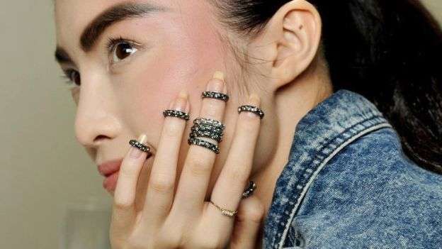 Knuckle ring in acciaio scuro