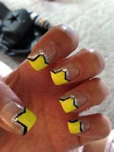 Particolare french manicure gialla