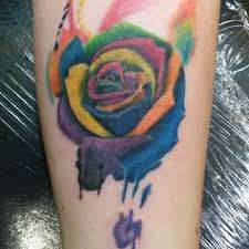 Tatuaggio di una rosa watercolor