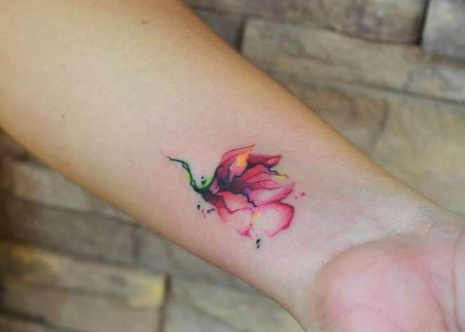 Tatuaggio floreale watercolor