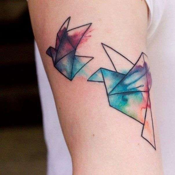 Tatuaggio watercolor con origami