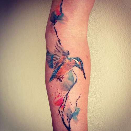 Tatuaggio watercolor di un colibrì