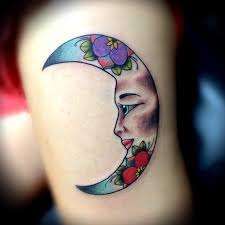 Tatuaggio watercolor con luna